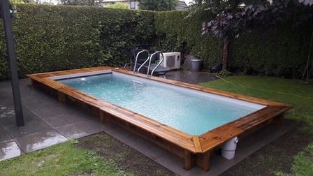 houten zwembad inbouwen in de tuin